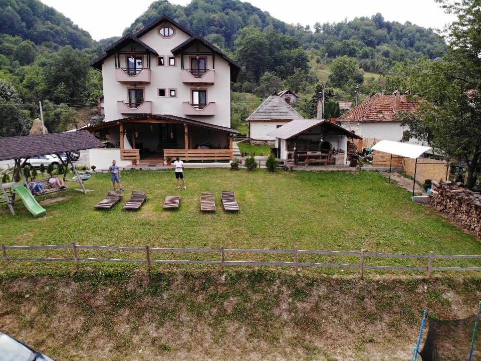 Heaven Guesthouse Corbeni Esterno foto