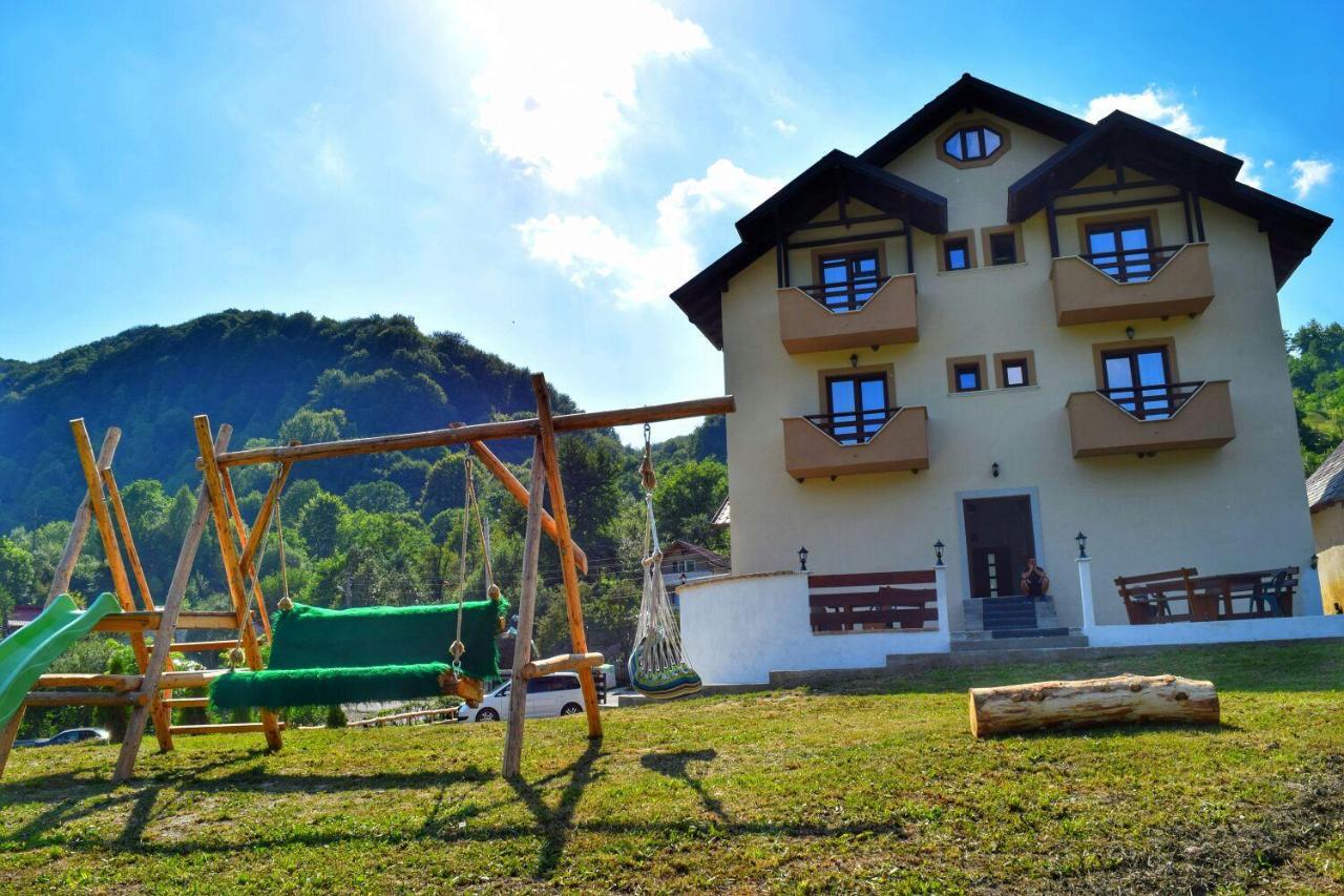 Heaven Guesthouse Corbeni Esterno foto