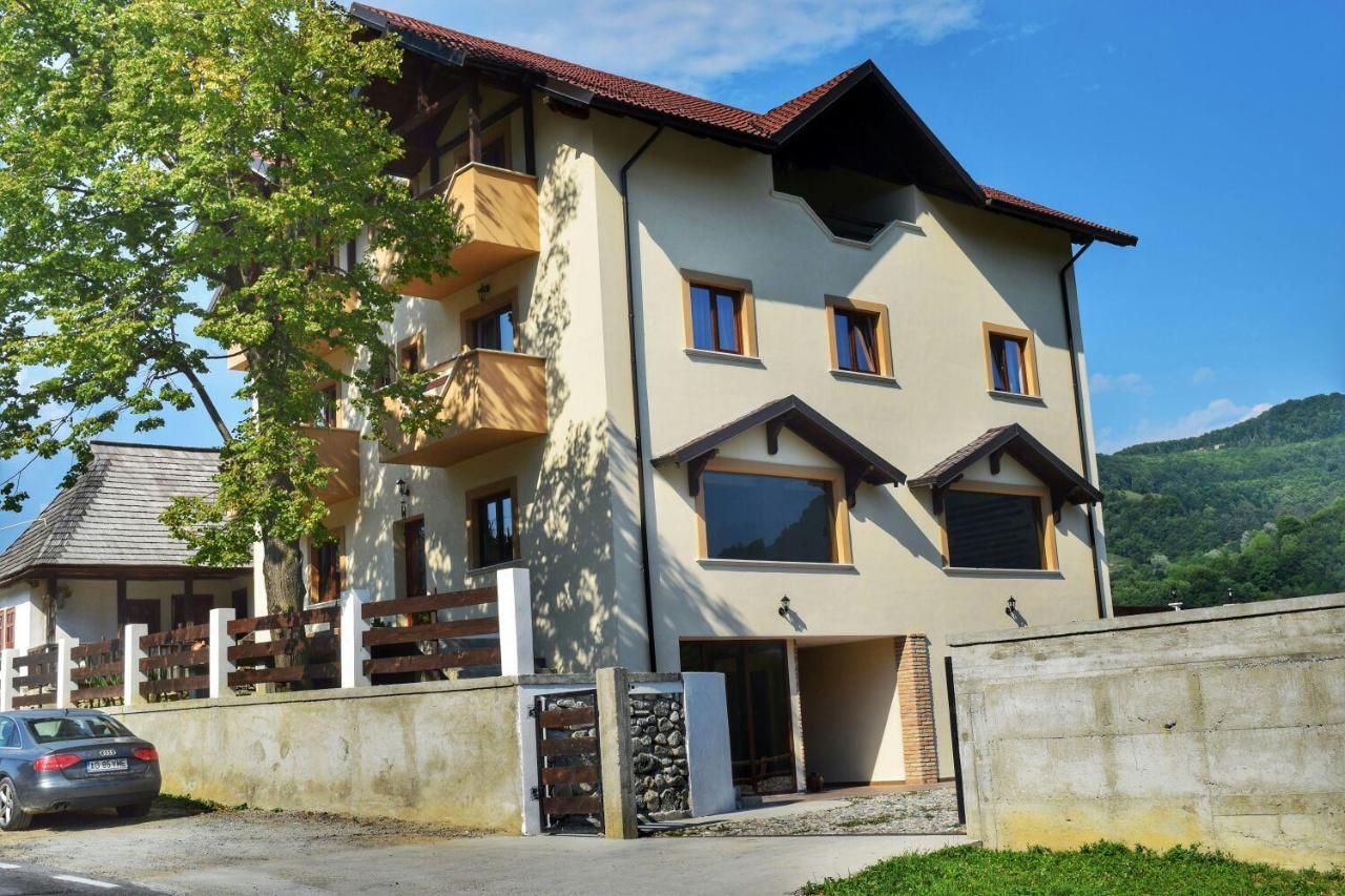 Heaven Guesthouse Corbeni Esterno foto