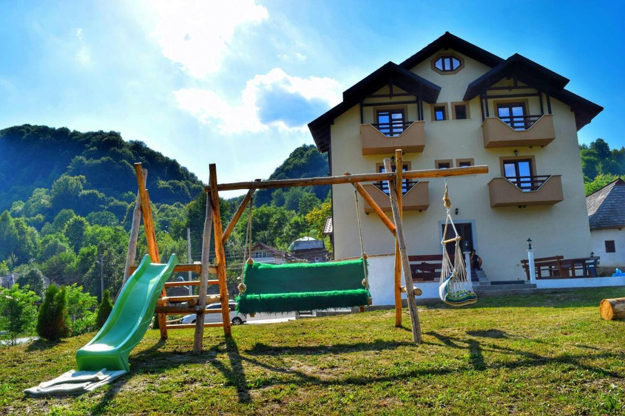 Heaven Guesthouse Corbeni Esterno foto